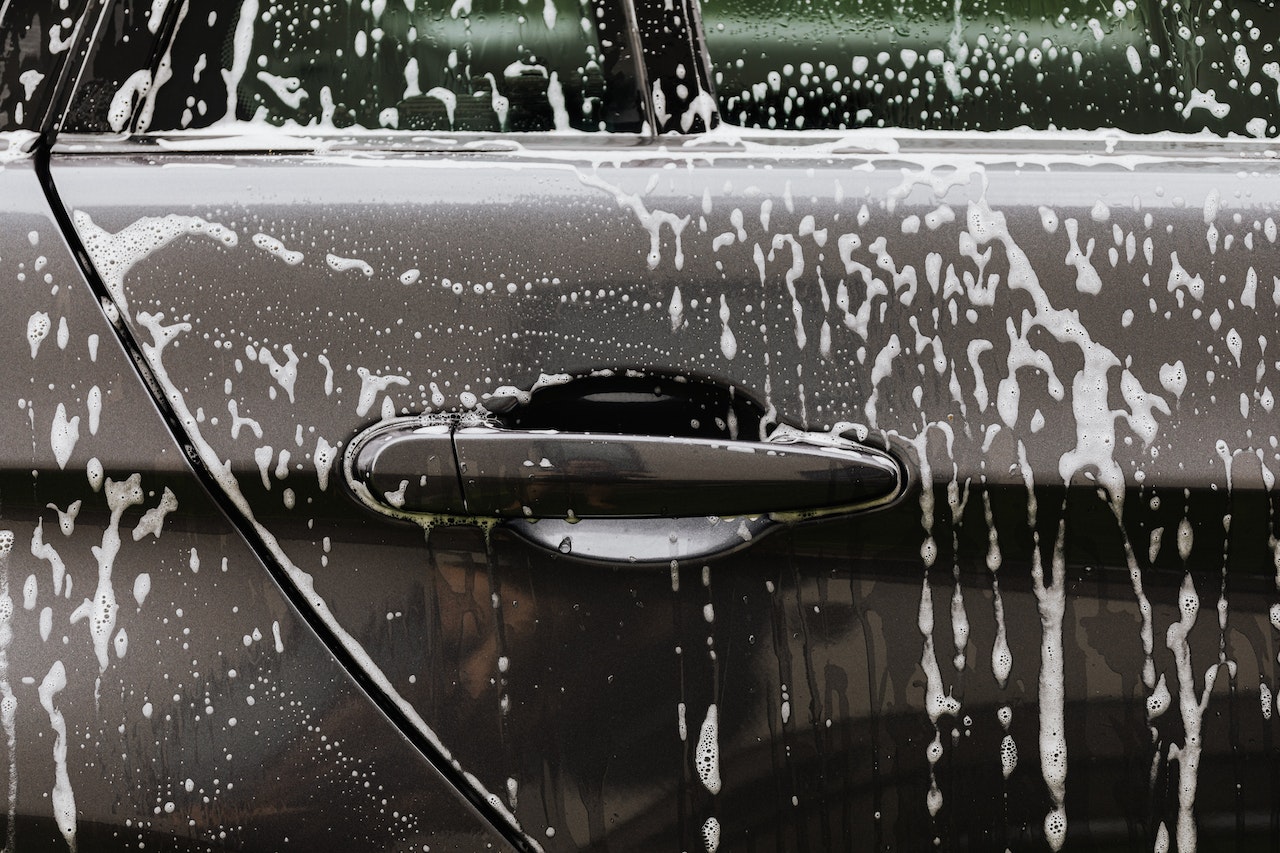 Gtechniq Explains: How to dry a car with a towel