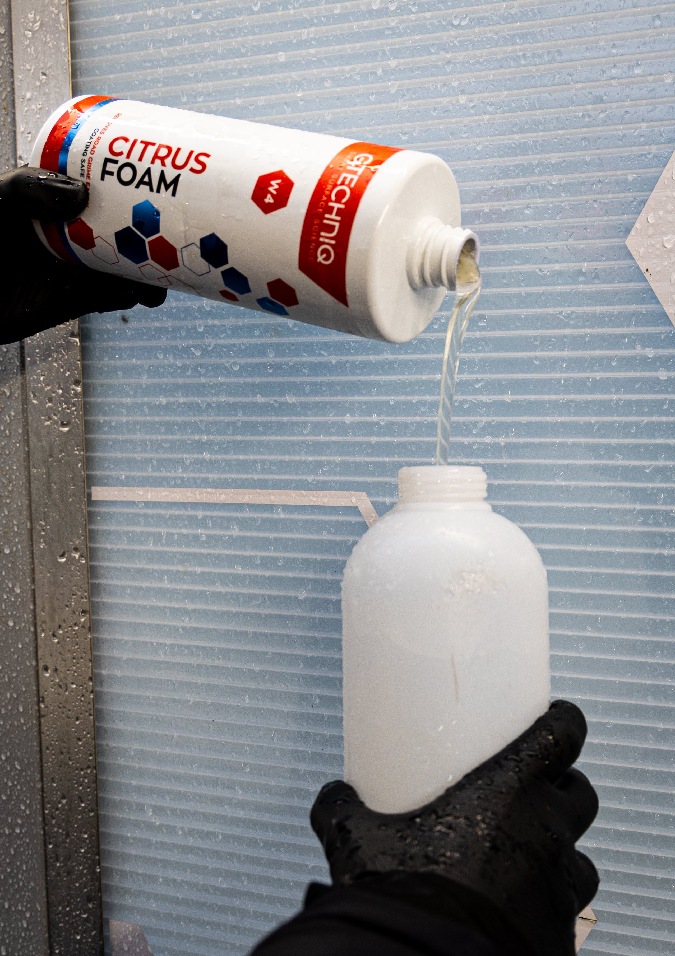 Gtechniq W4 Citrus Snow Foam in use
